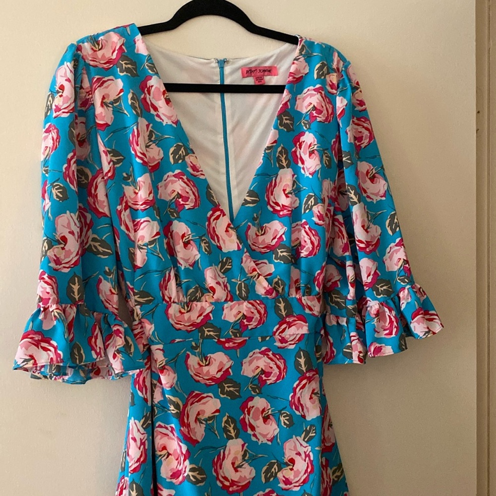 Betsey Johnson plus size bell sleeved floral dress
